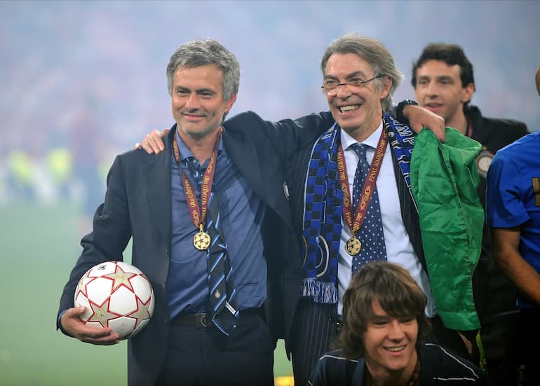 Moratti festeggia con Mou sul prato del Santiago