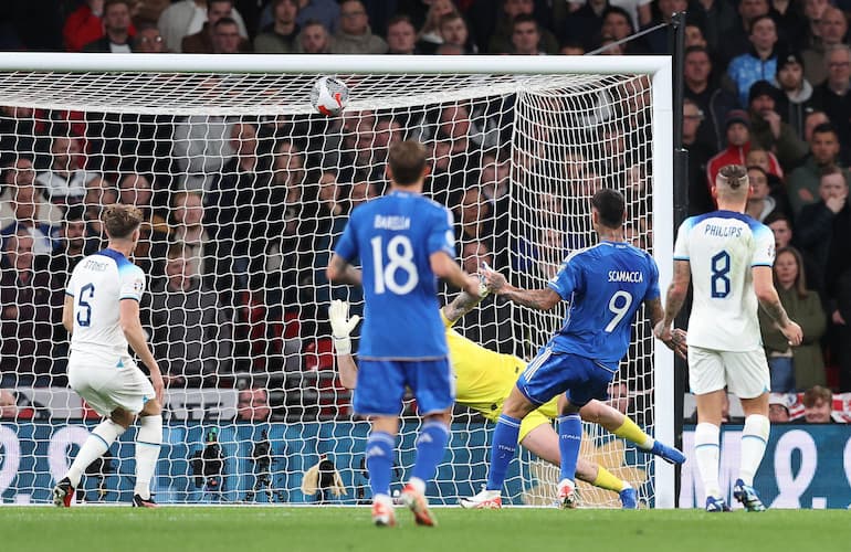 Gianluca Scamacca in gol a Wembley