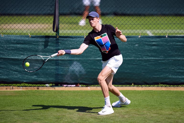 Sinner si prepara per Wimbledon 2024