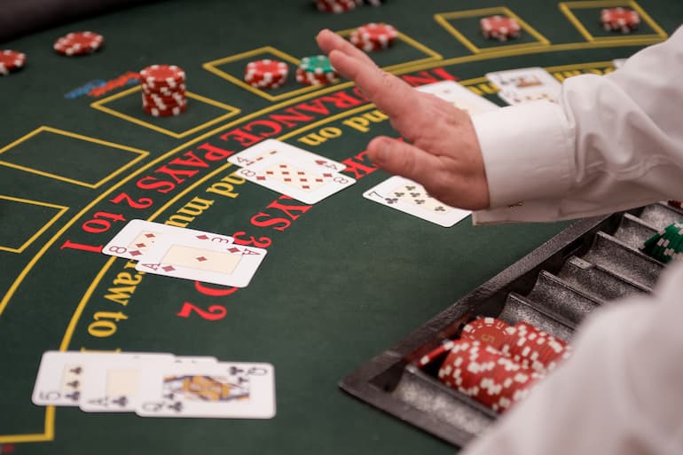 Non chiedere carta è una delle decisioni che si può prendere a blackjack