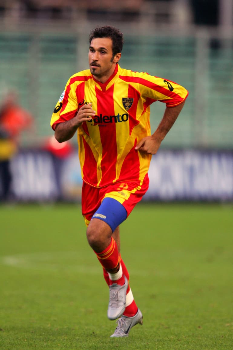 Mirko Vucinic con la maglia del Lecce